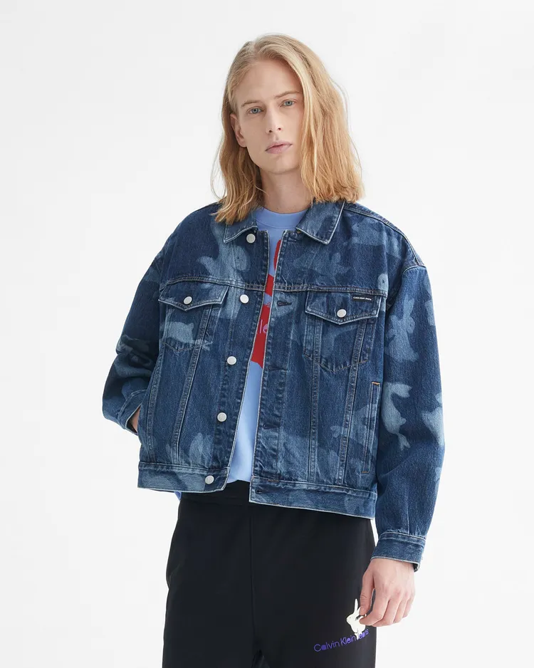 兔年印花丹寧夾克，9280元。品牌提供