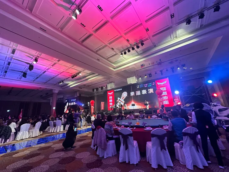 尾牙餐會上，王銘國喊出新年目標再添15間，並首度揮軍台中外圍區域，未來5年目標破百家。王鈞生攝