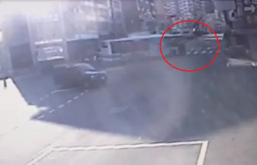 台中公車再釀禍!撞上行人又害後車追撞 驚險畫面曝光
