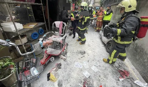 民宅前電動腳踏車突爆炸釀3傷　打火兄弟籲這種車「母湯買」