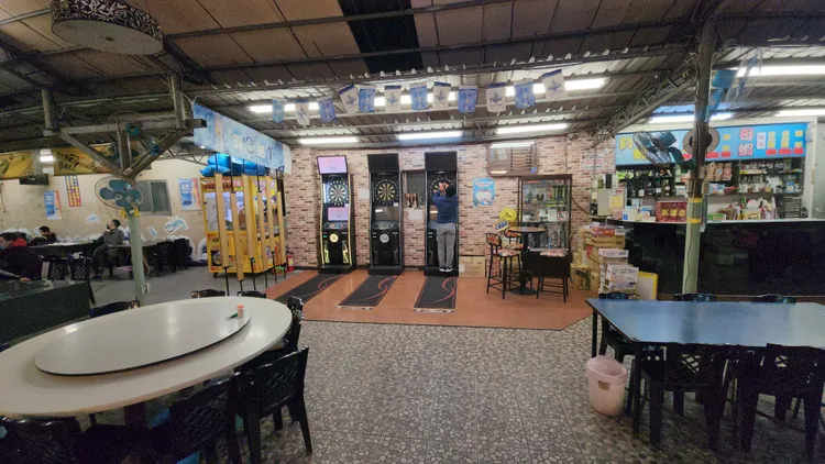 釣蝦場內還有飛鏢吧，提供給客人多樣選擇。黃仲瑜攝