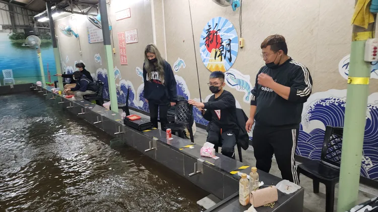 釣蝦除了功力要好，運氣也很重要。黃仲瑜攝