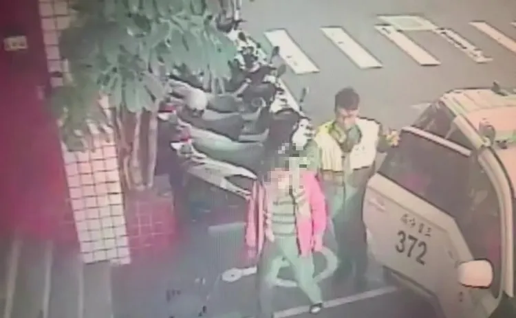 警方將吳男帶回派出所釐清案情。三重警分局提供