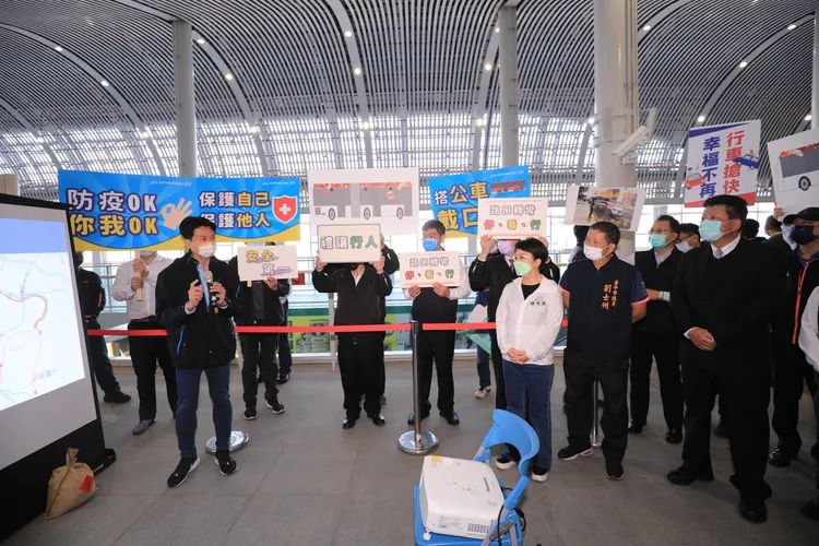 盧秀燕上午到中捷高鐵站視察春節疏運情況。鮮明攝