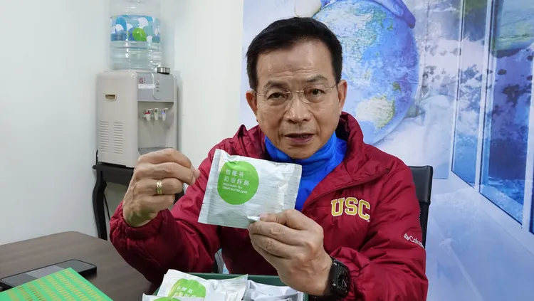 賴士葆說「貓茶町」奶油酥餅，結合貓空跟文山區茶葉兩大特產。莊宗達攝