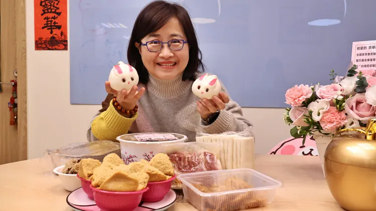 想要家裡有年味，絕對不能錯過林奕華必買的「一流油飯」、「逸湘齋」。莊宗達攝