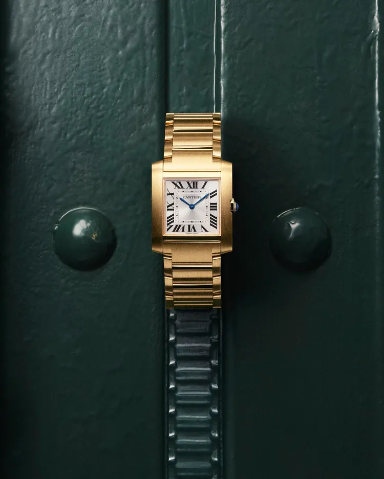 Tank Française 18K金石英腕錶中型款，約77萬5000元。品牌提供