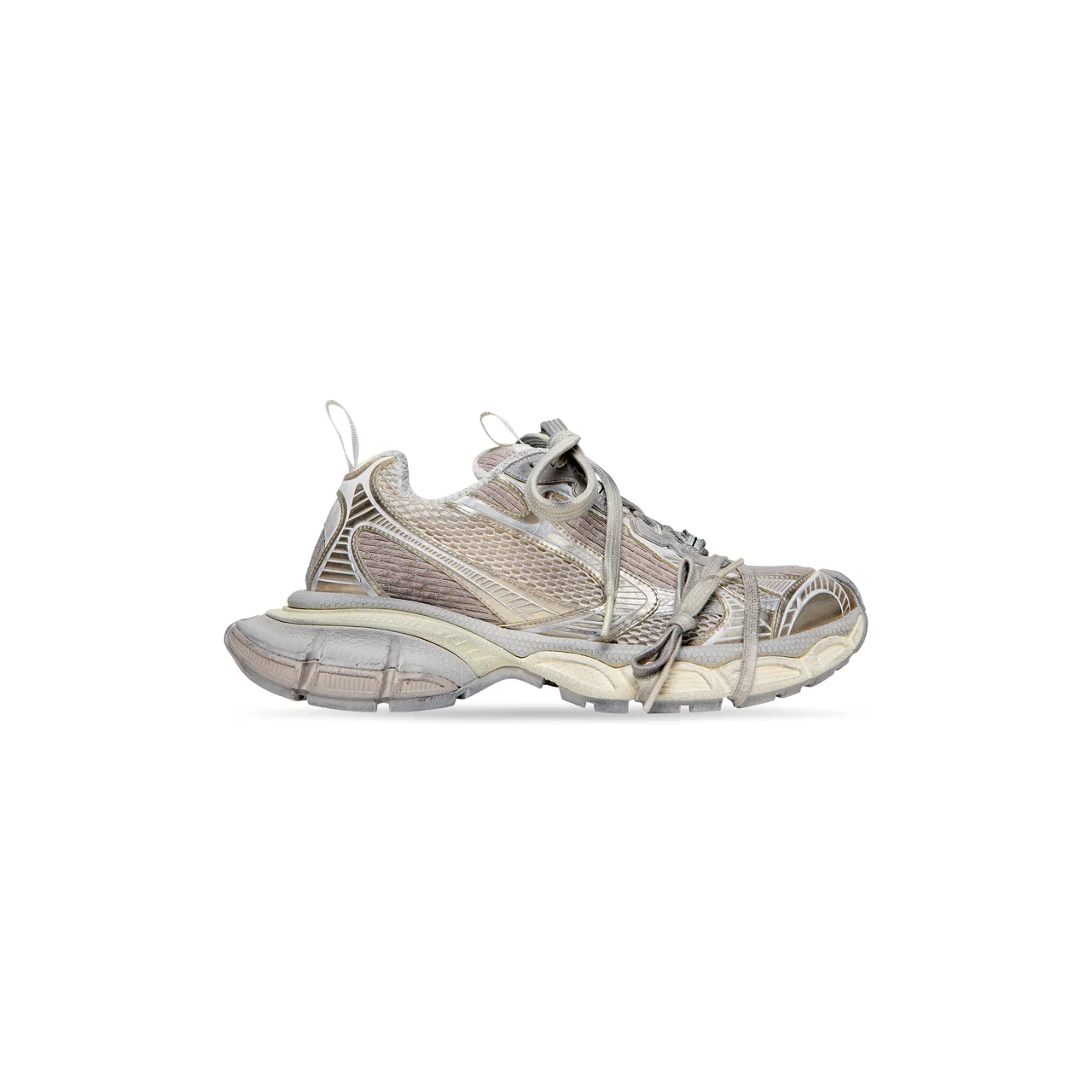 3XL運動鞋,3萬4650元。品牌提供