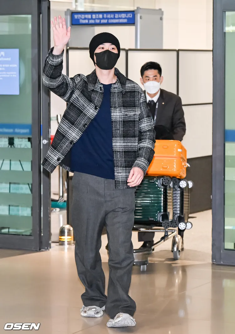 在韓國擁有不少粉絲的施柏宇，日前抵韓時便獲得迷妹們的暖心應援。翻攝OSEN官網