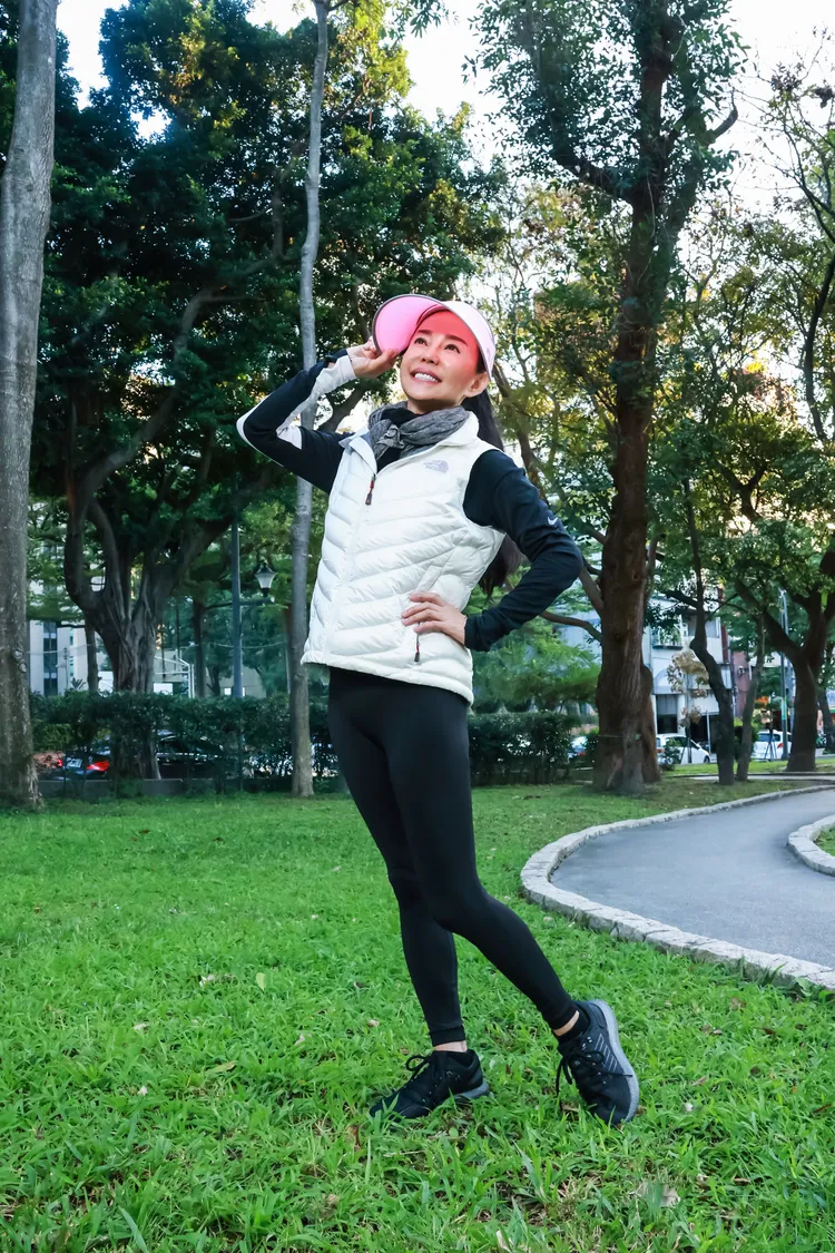 在寒冷的冬天運動，狄鶯裝備齊全絕不會受寒。趙世平攝