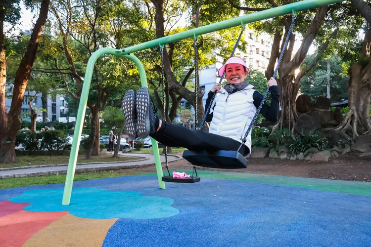 狄鶯最愛盪秋千。趙世平攝