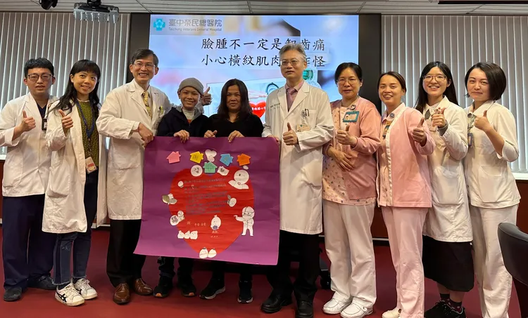 小凱與媽媽感謝中榮團隊。中榮提供