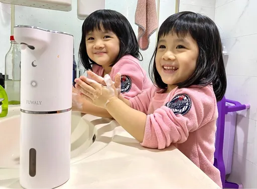 全台首款智慧給皂機 依手距離自動出量