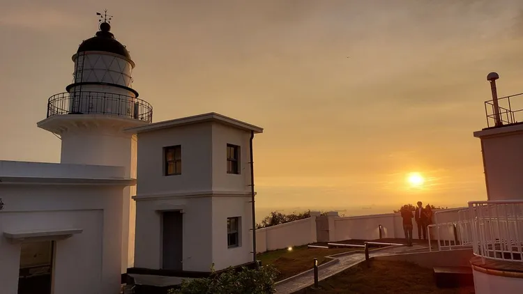 高雄燈塔欣賞旗津夕陽，將成高雄觀光的新亮點。凃建豐攝