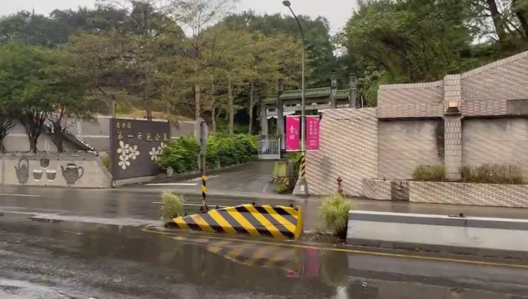 被害人被載往鶯歌公墓。翻攝畫面