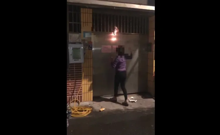 王姓婦人隨機縱火。翻攝畫面