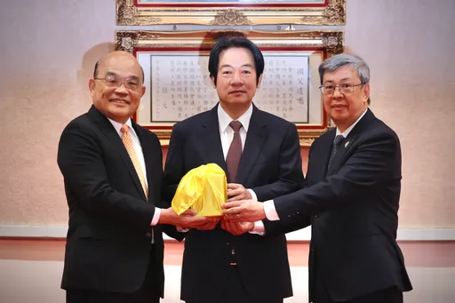 陳建仁接閣揆! 蘇貞昌笑虧:從容的大仁哥,你的苦日子要開始囉!