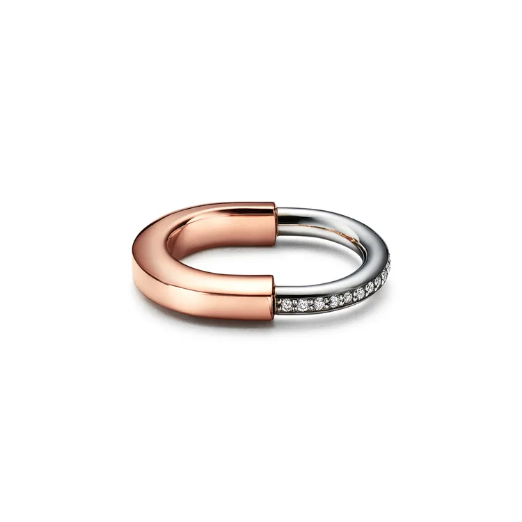 Tiffany Lock 18K白金與玫瑰金鑲鑽戒指，14萬2000元。品牌提供