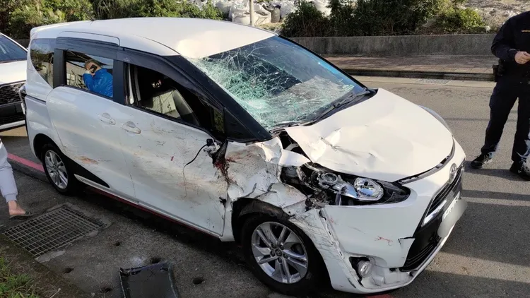 警方於碧砂漁港找到肇事的休旅車。翻攝畫面