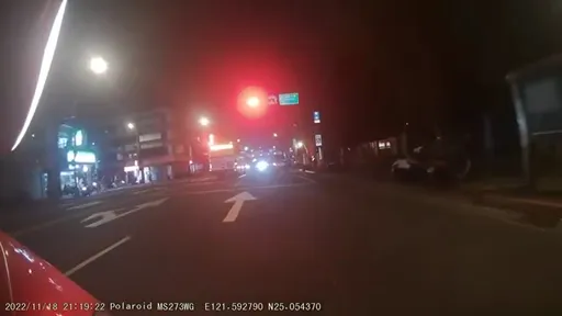 台灣是行人地獄?!公車直衝闖紅燈 網怒轟:職業殺手