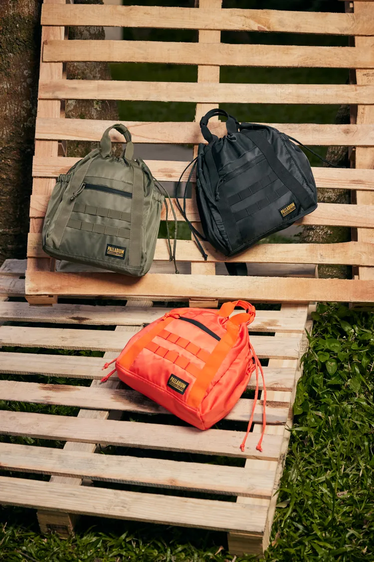 Totebag Nyl水桶包，各1590元。品牌提供