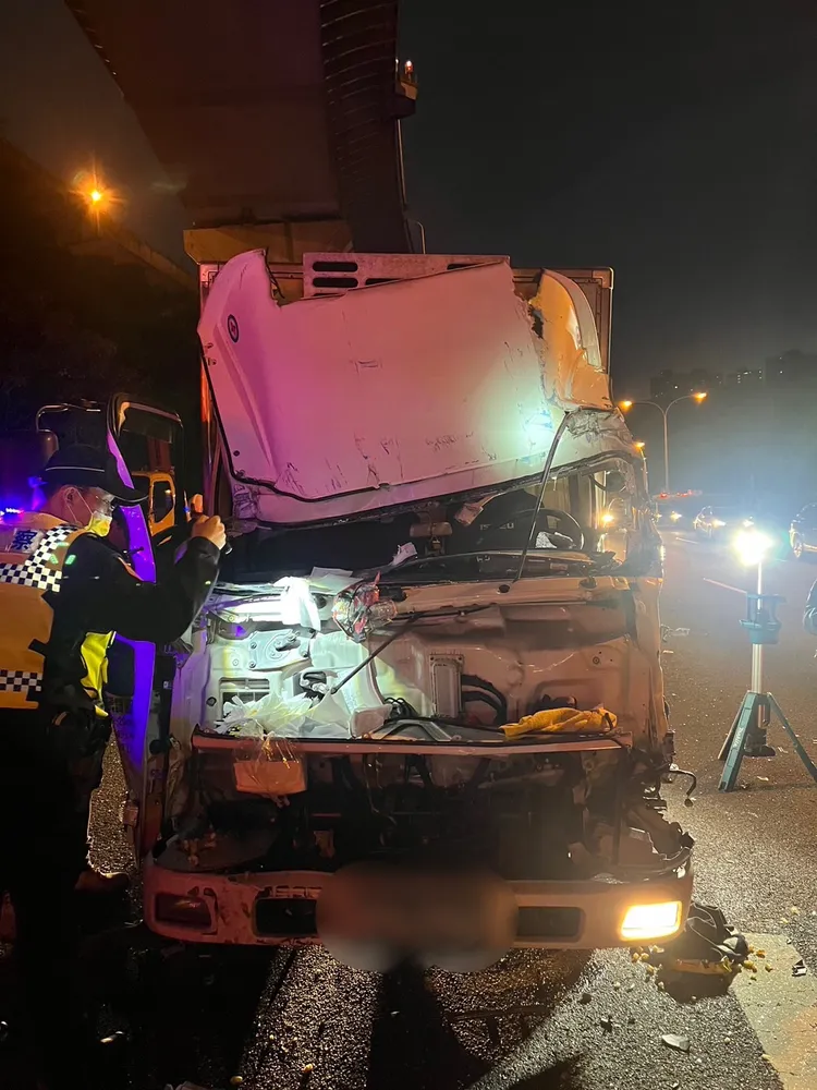 現場追撞的情形。翻攝畫面