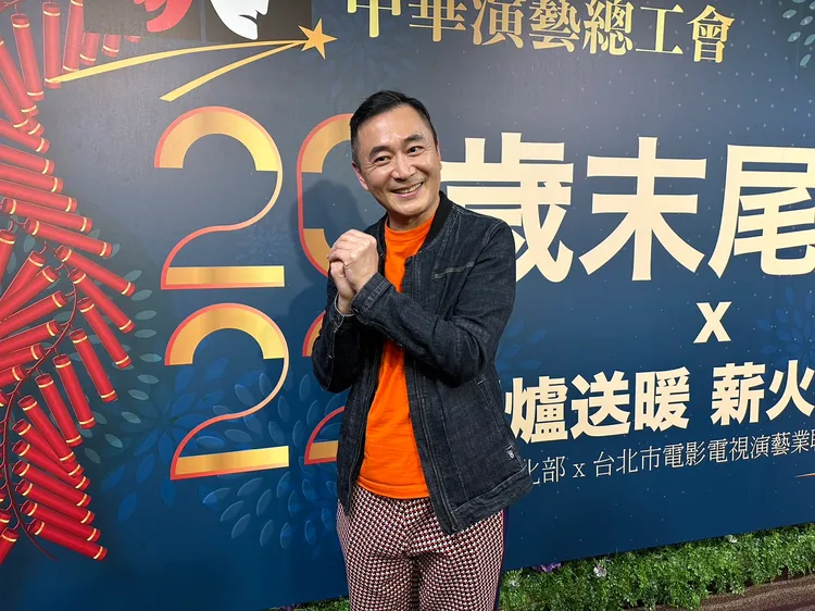 湯志偉在後院養16隻雞當生活樂趣。蔡依庭攝