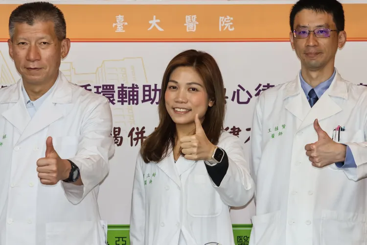 台大心臟外科醫師陳益祥(左起)、心臟內科醫師賀立婷、心臟外科醫師王植賢。趙世平攝