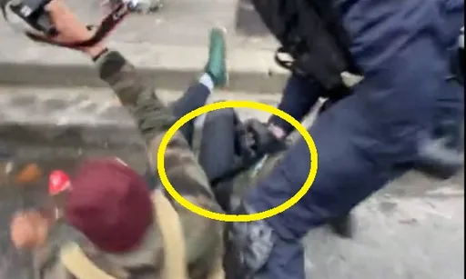 爆蛋影片曝光！這個警察真狠　警棍打爆男子睪丸