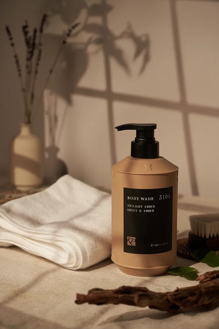 暮光琥珀香水保濕沐浴露3105，680ml／580元。品牌提供