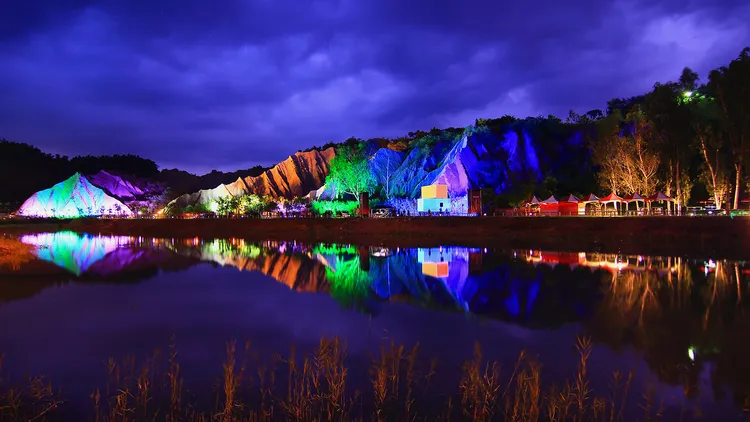 田寮月世界的夜間景觀。高市府觀光局提供