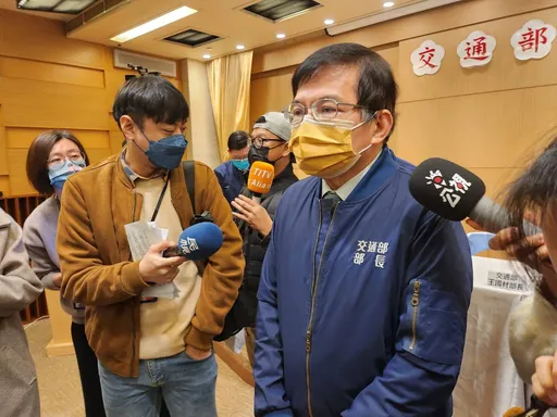 交通部出手!王國材急電長榮航董座 「勞資坐下談低年終問題」