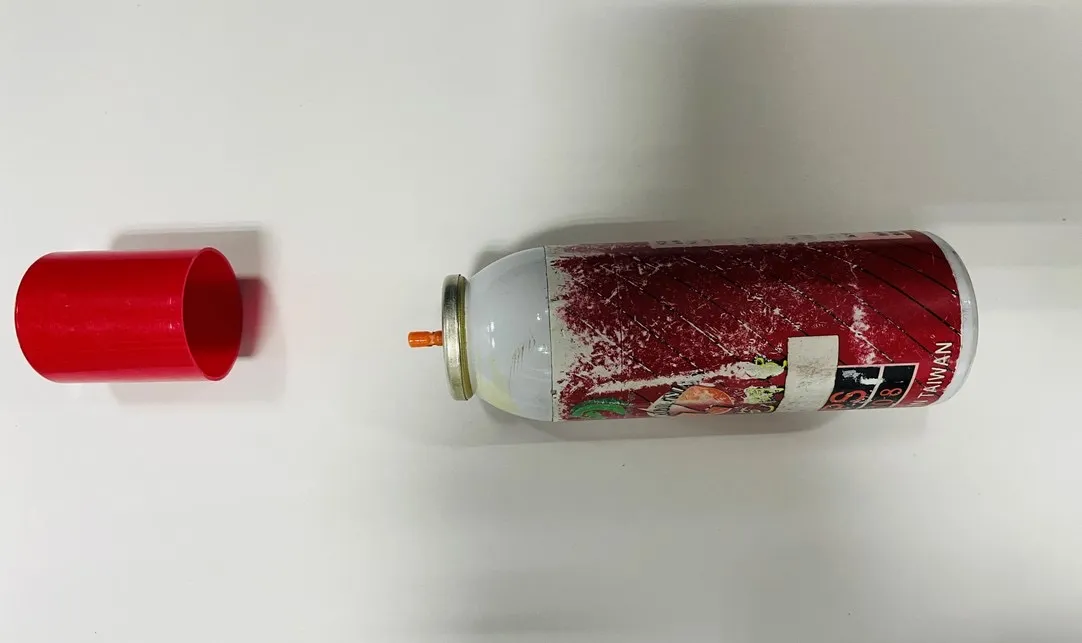 警方起獲作案用辣椒水。讀者提供