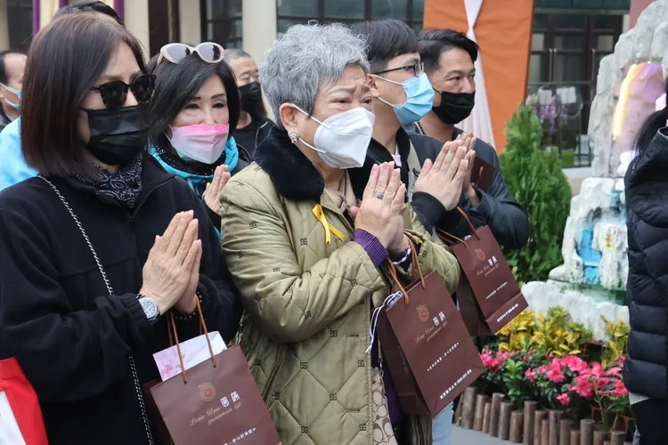 吳敏送好友最後一程。彭欣偉攝