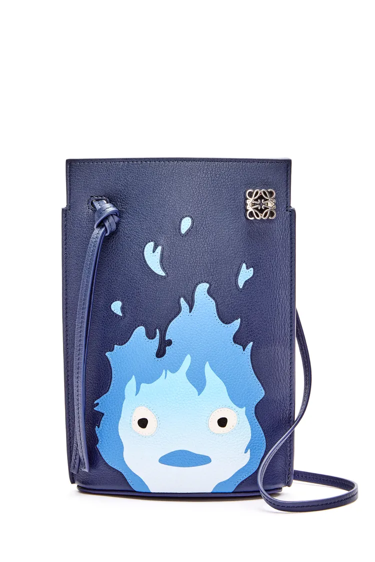 卡西法迷你肩背包，3萬1000元。品牌提供