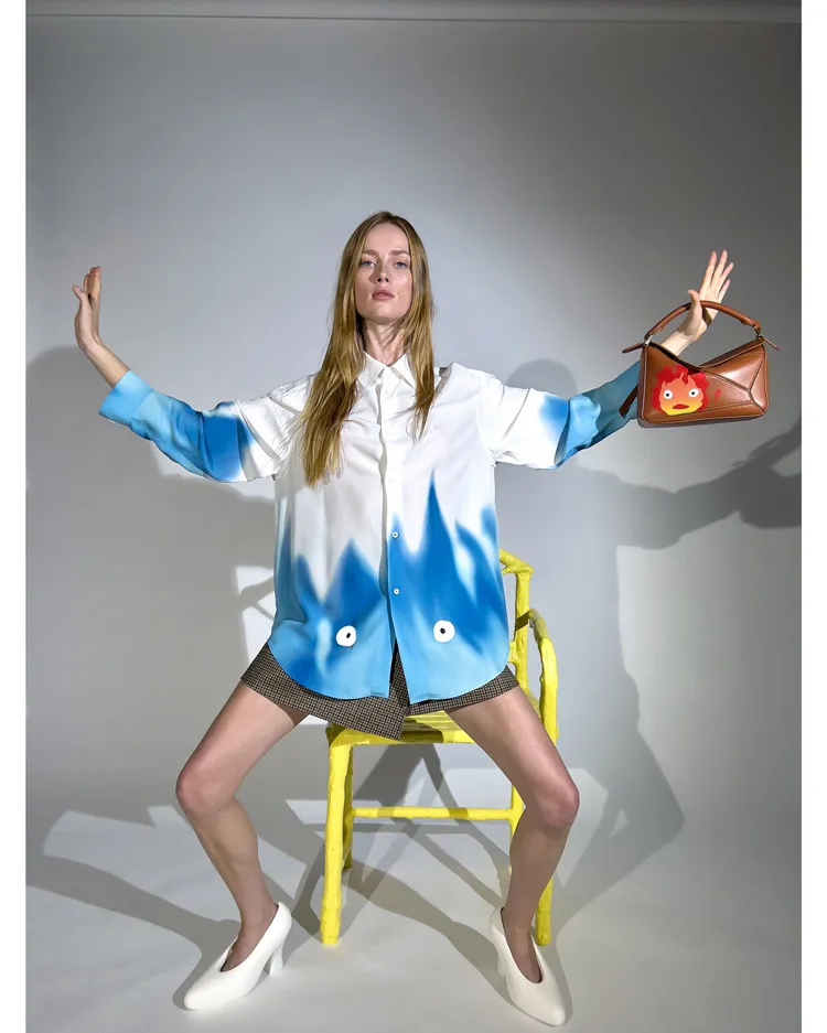 荷蘭名模Rianne Van Rompaey拍攝LOEWE x《霍爾的移動城堡》系列形象廣告。品牌提供