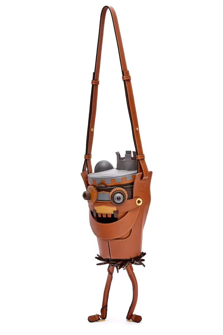 城堡皮革迷你包，11萬4000元。品牌提供