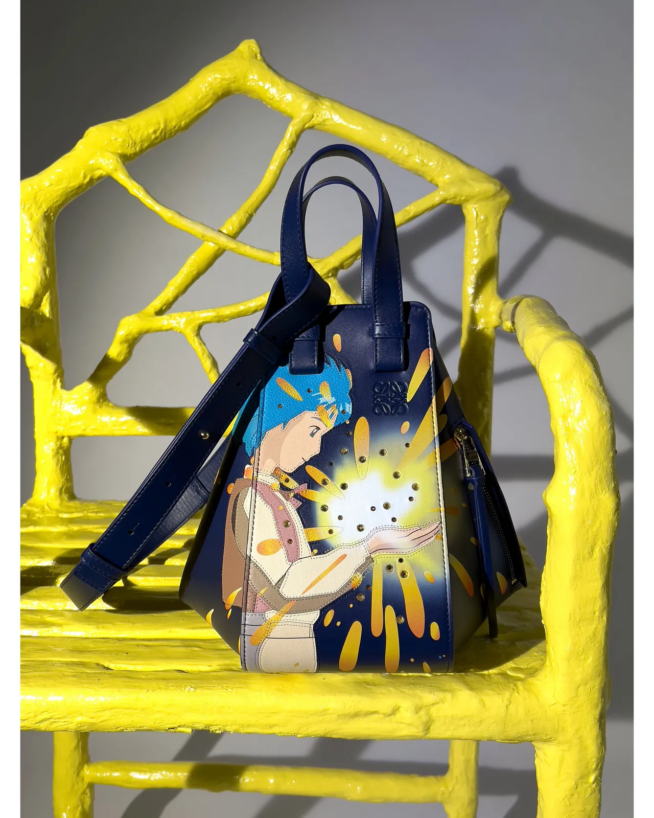 LOEWE x《霍爾的移動城堡》系列形象廣告。品牌提供