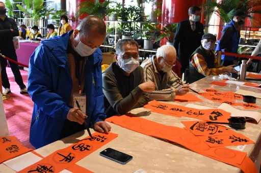 70位書法名家揮毫送春聯 1/8下午圓山大飯店開贈