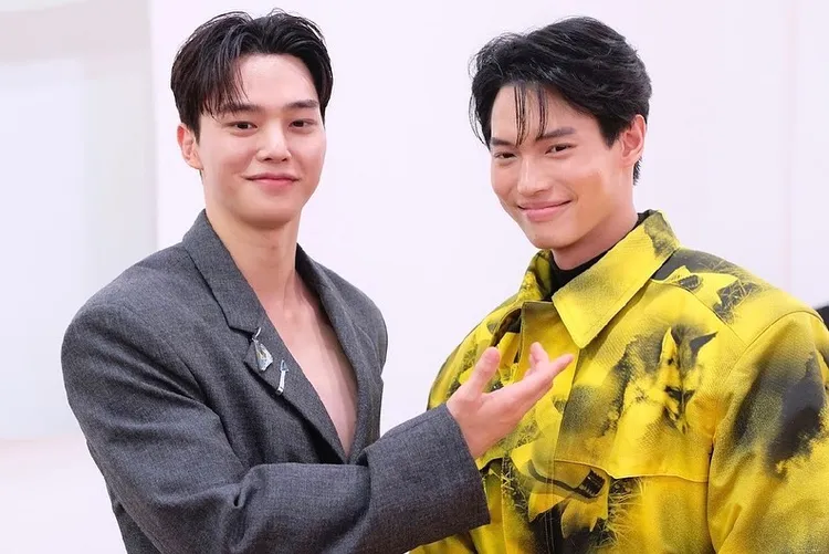 Win在2022年6月受邀到米蘭男裝周欣賞PRADA 2023春夏男裝大秀，當時並與韓國品牌大使宋江同框。翻攝winmetawin IG