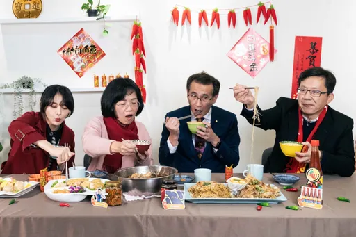 蘇巧慧揪辣台派盲測百搭辣醬!她辣到「脫罩」噴汗大喊 冠軍竟是這一味