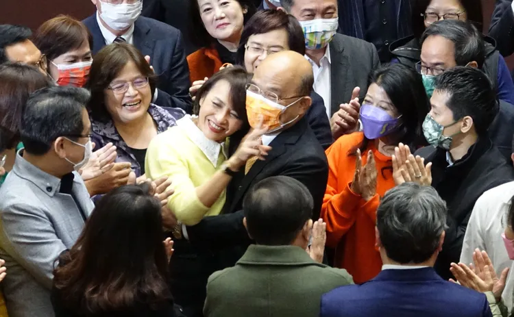 YA手勢引注目。莊宗達攝