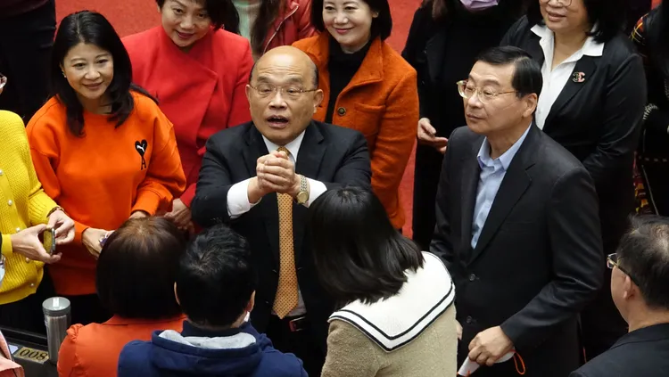 蘇貞昌稍早也跟曾銘宗握手致意。莊宗達攝