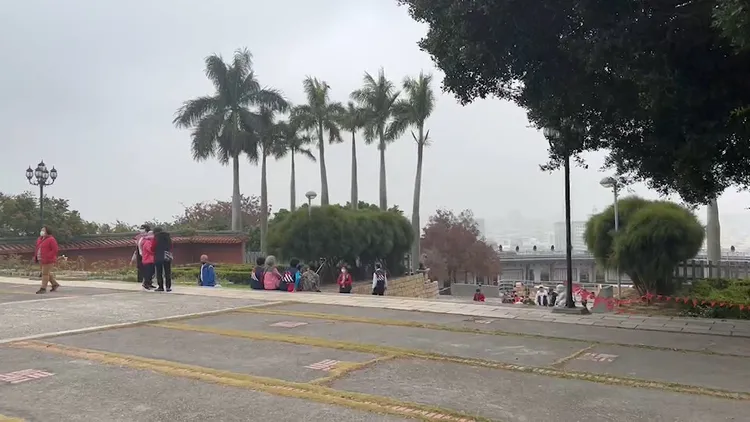 八卦山大佛吸引許多各地遊客慕名而來，前往朝聖拍照。民眾提供