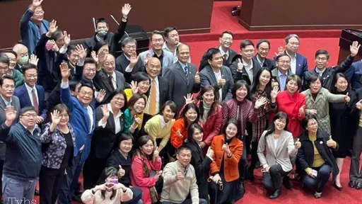留言道謝蘇貞昌「最慘綠委是他」　綠營支持者痛批：背骨的不要來蹭