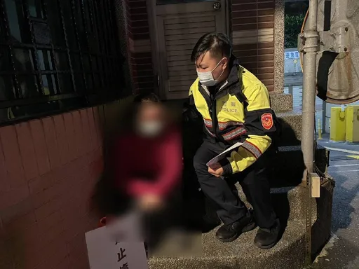 單親媽身兼數職累癱路旁　蘆竹警攜手社會局年前送暖