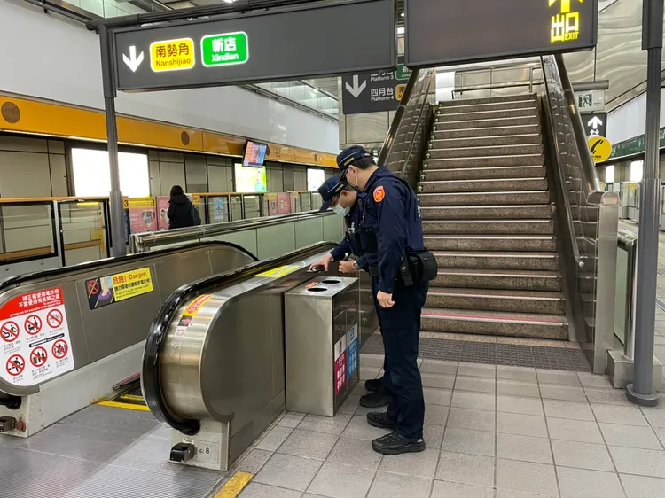 捷警隊加強警力巡邏。翻攝畫面