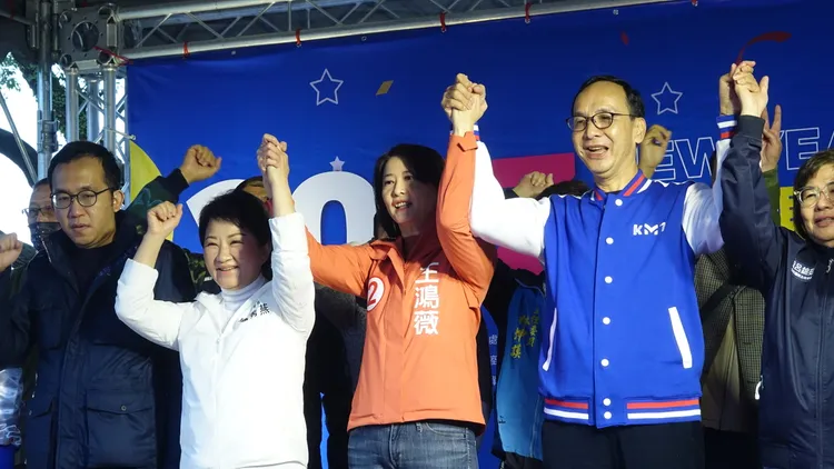 朱立倫、盧秀燕為王鴻薇站台。鄭孟晃攝