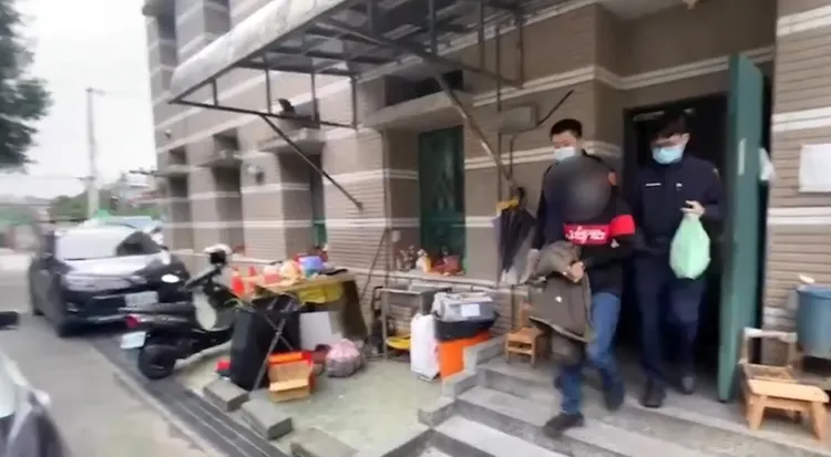 警方移送潘男。翻攝畫面