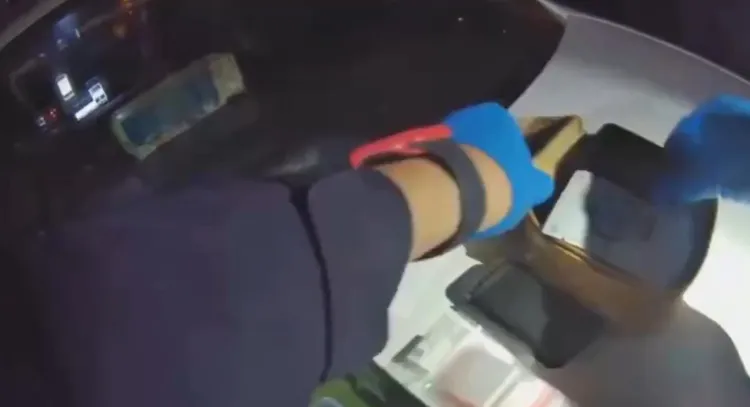 警方於潘男轎車裡查到毒品。翻攝畫面